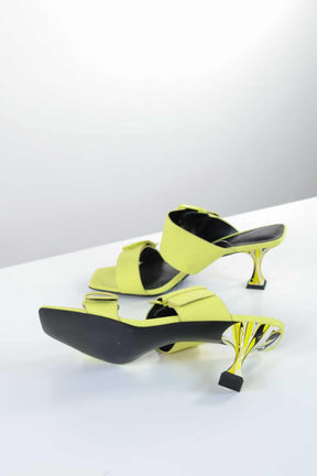  Charles & Keith  Jaune