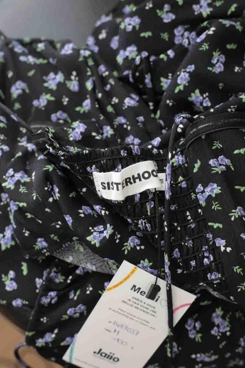 Mini Sisterhood by Wolinski  Noir