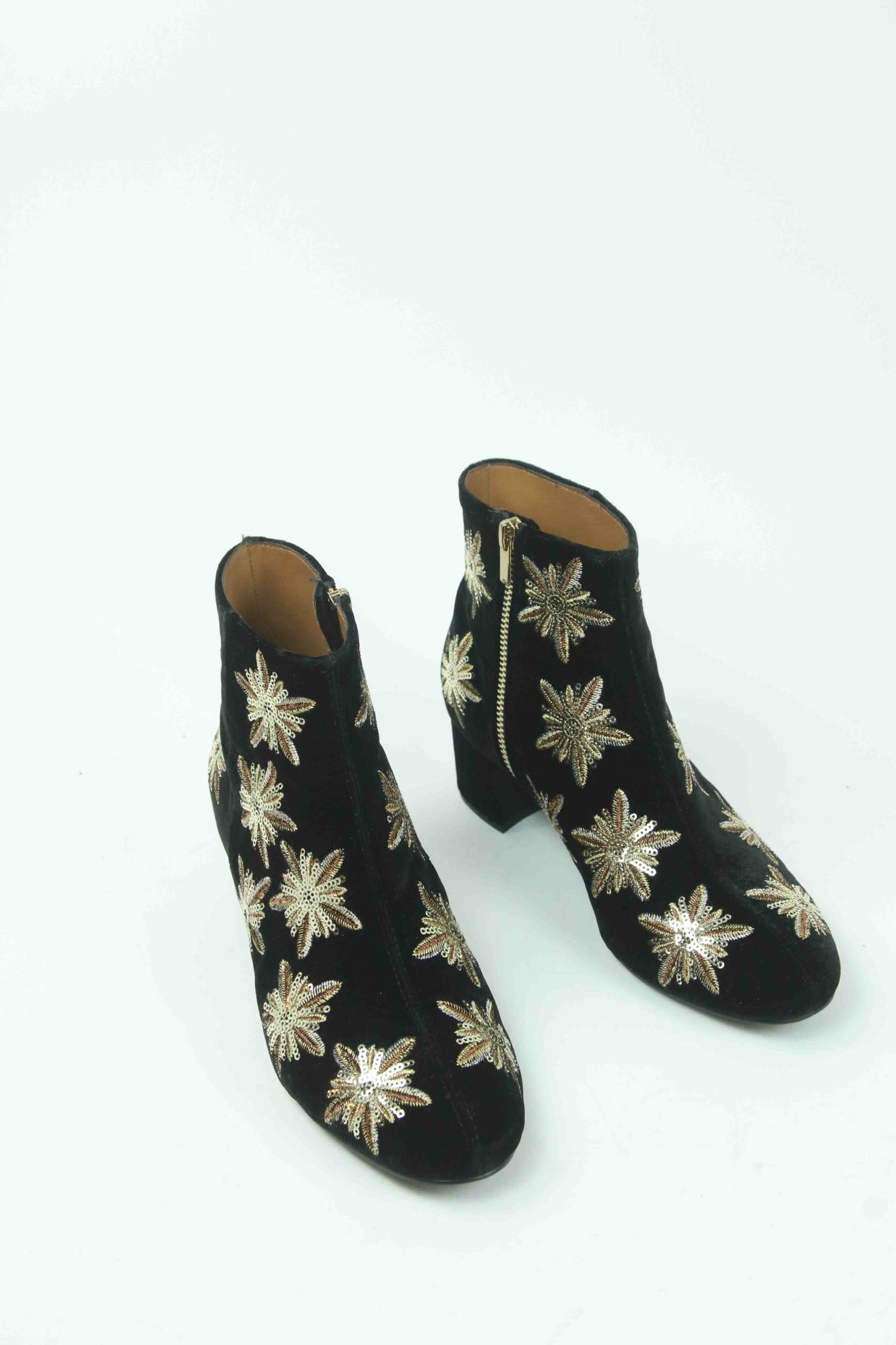 Autres & Other Stories  Noir