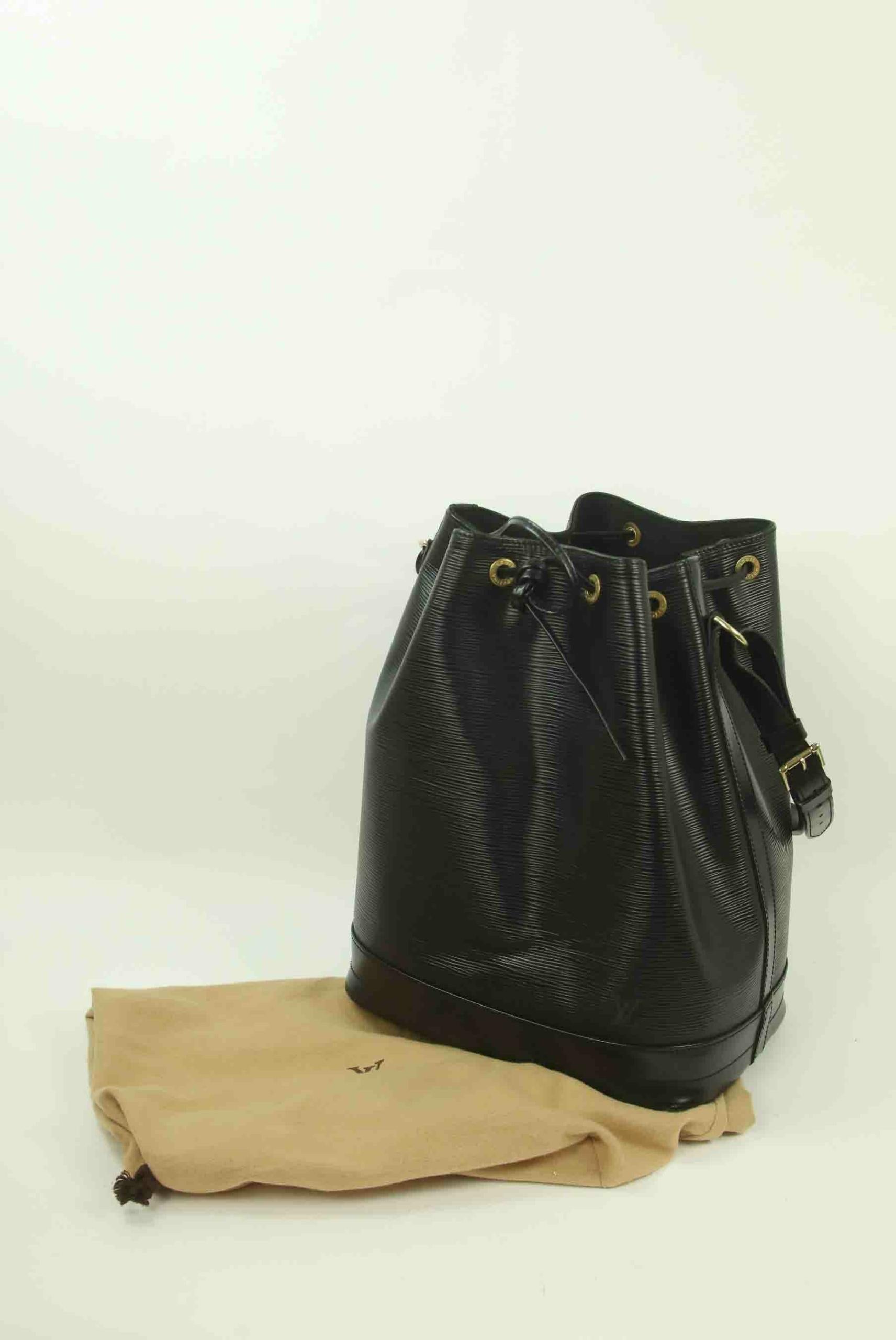 Sacs à main Louis Vuitton Noe Noir