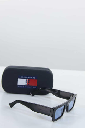  Tommy Hilfiger  Noir