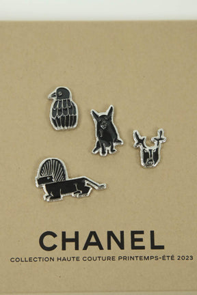 Pins Chanel collection printemps été 2023 Chanel  Noir