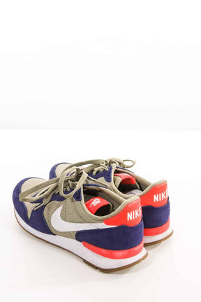  Nike  Kaki