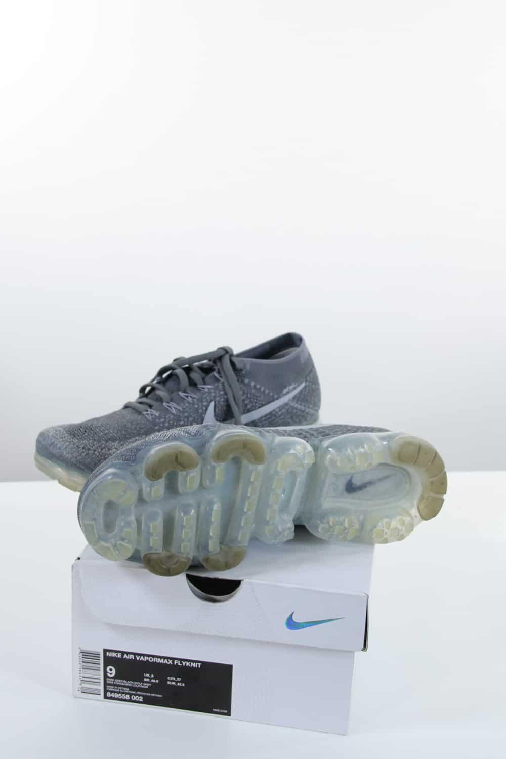  Nike  Gris