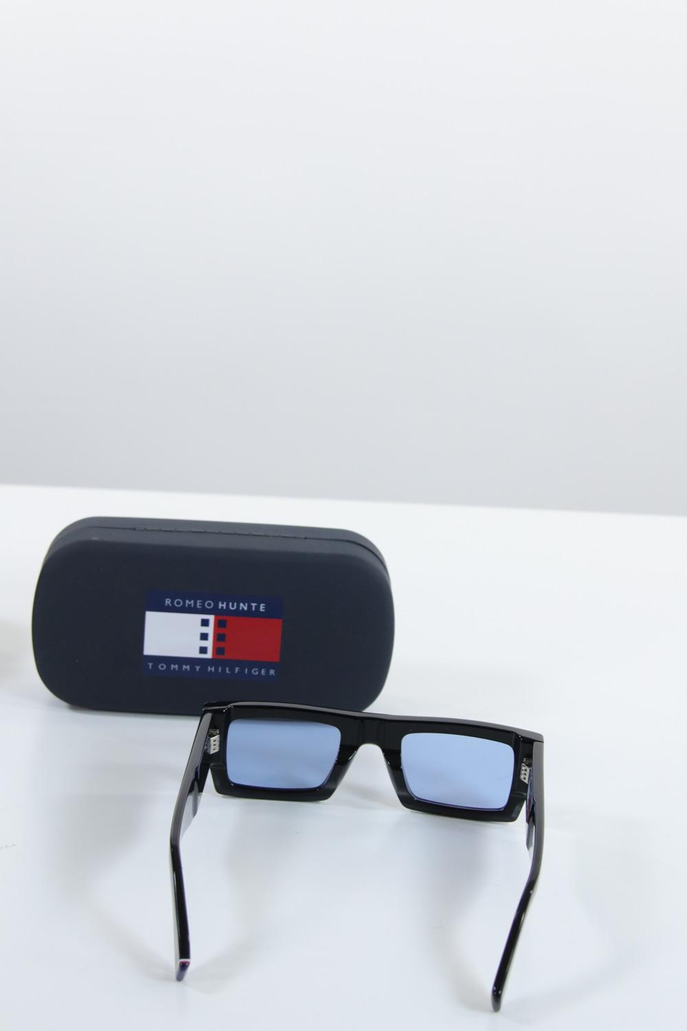  Tommy Hilfiger  Noir