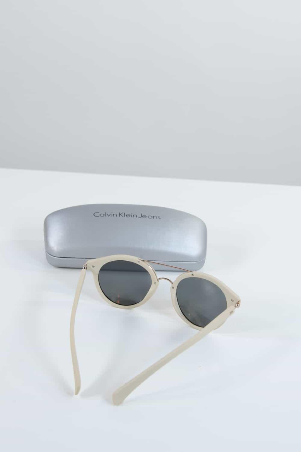  Calvin Klein  Beige