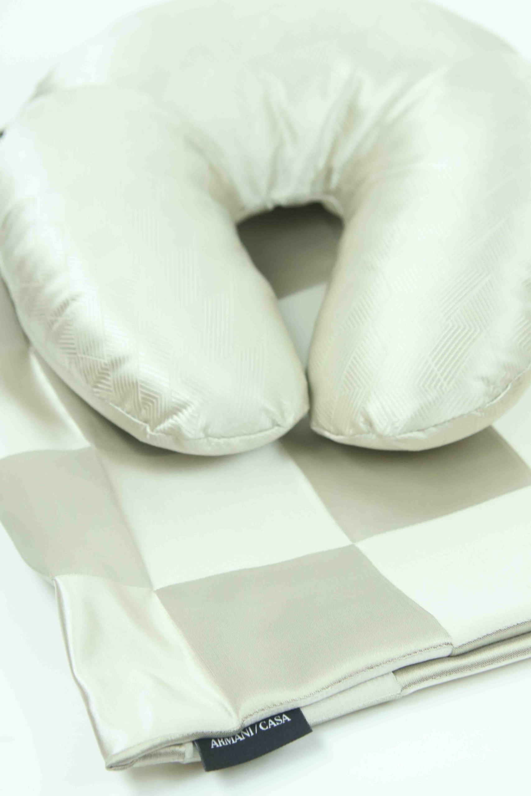 Coussin de voyage Armani  Beige