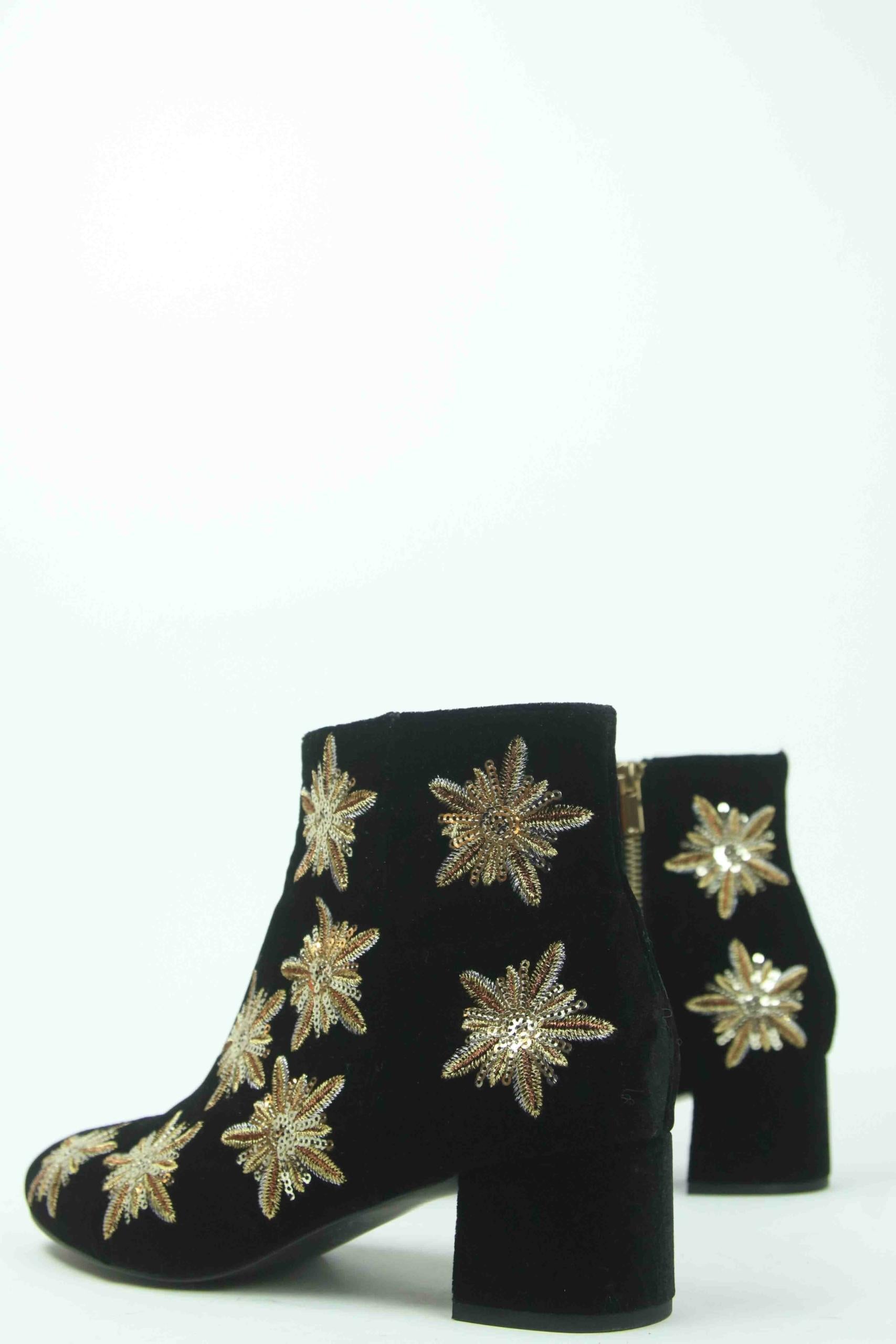 Autres & Other Stories  Noir