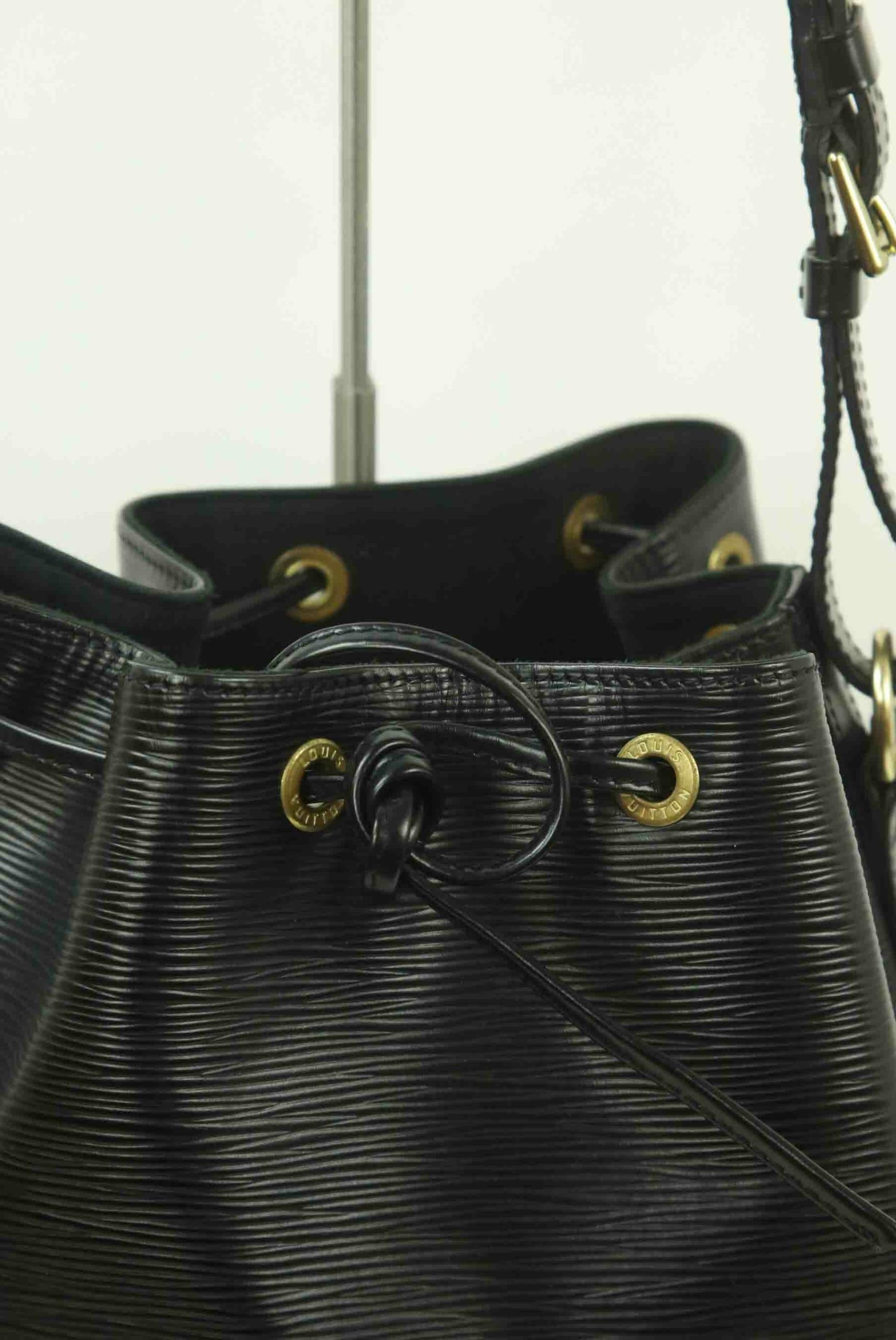 Sacs à main Louis Vuitton Noe Noir